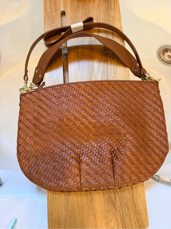Clare V Handbags - Clare V moyen messenger crossbody bag - Hazelnut Woven Zig-Zag NWT $525